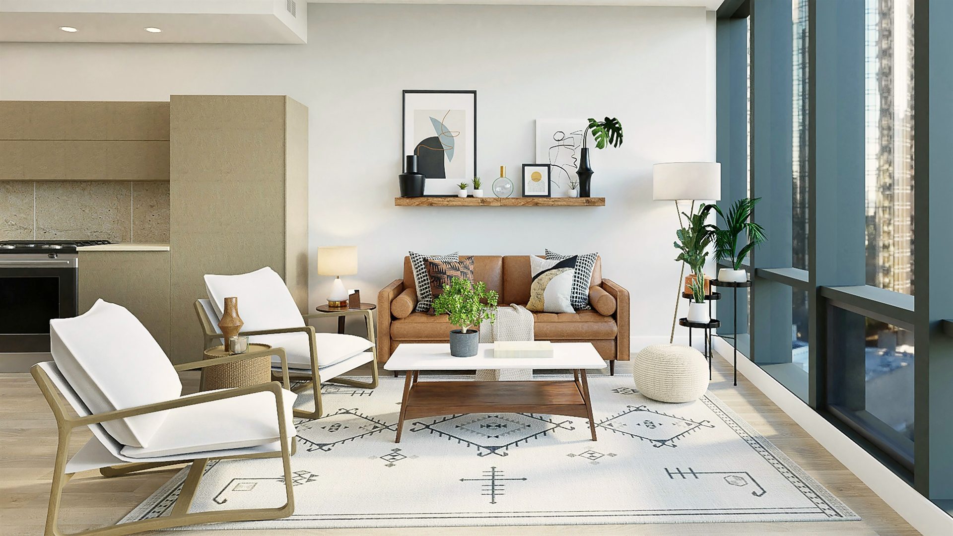 Helles Wohnzimmer mit Ledersofa, weißen Sesseln, Zimmerpflanzen und bodentiefen Fenstern